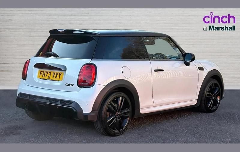 Usado Mini Cooper Premium 134 HP (98 kW) 2024 Branco Citadino