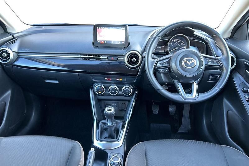 Used Mazda 2 75 HP (55 kW) 2022 White Hatchback