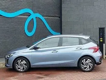 Used Hyundai i20 Advanced 100 HP (73 kW) 2025 Blue Hatchback