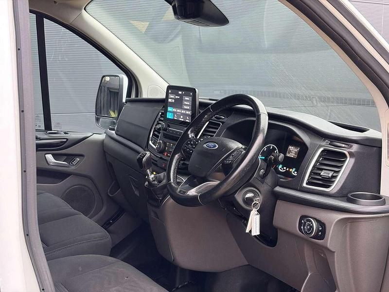 Used Ford Transit Custom Limited 130 HP (95 kW) 2021 White Van