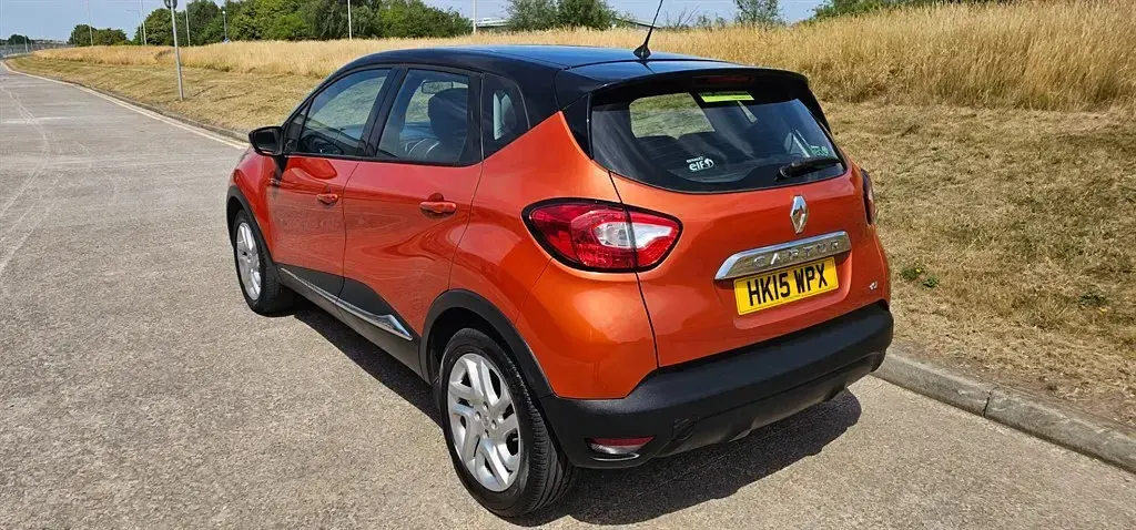 Used Renault Captur Dynamique 2015 Metallic orange with gloss black roof SUV
