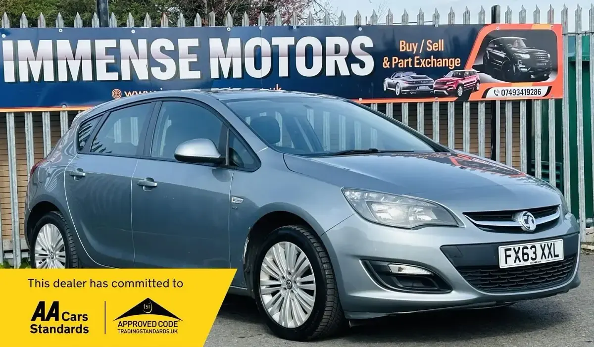 Begagnad Vauxhall Astra 2013 Silver Halvkombi