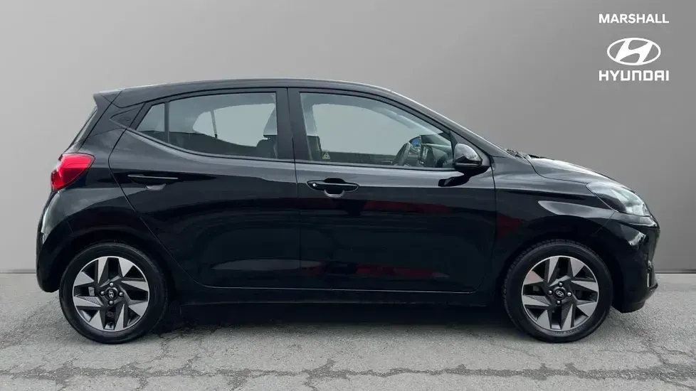 Gebraucht Hyundai i10 Advanced 63 PS (46 kW) 2025 Schwarz Kleinwagen