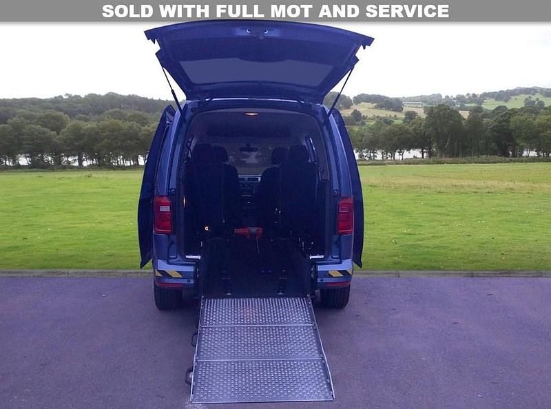 Used VW Caddy Maxi Life Life 102 HP (75 kW) 2016 Blue MPV