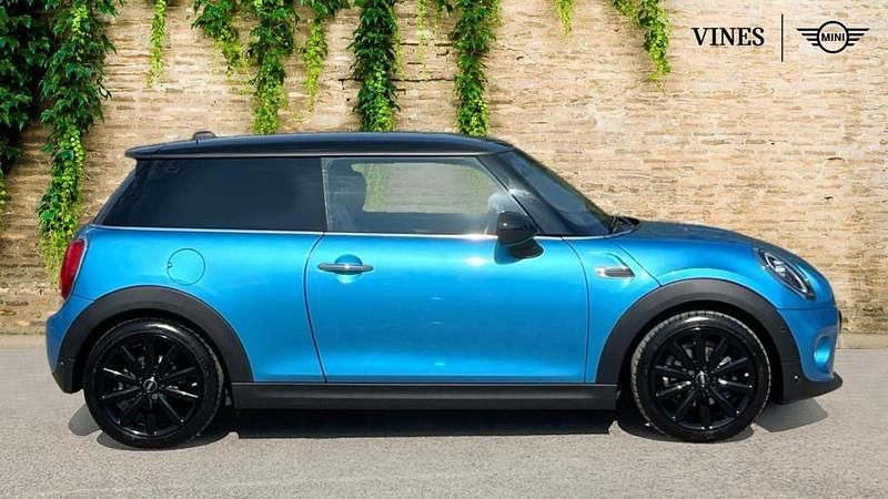 Used Mini Cooper Hatch 134 HP (98 kW) 2018 Blue Hatchback
