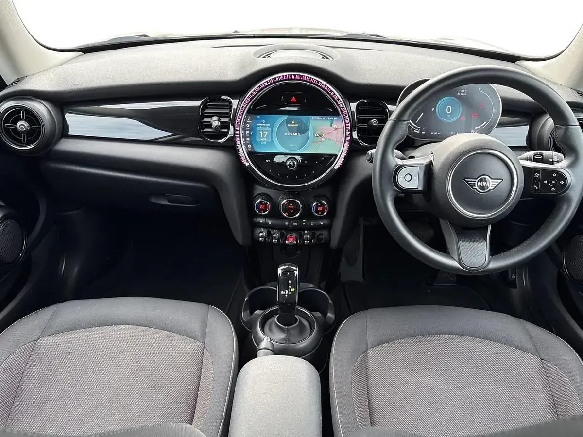 Używany Mini Cooper Classic 136 KM (100 kW) 2021 Szary Hatchback
