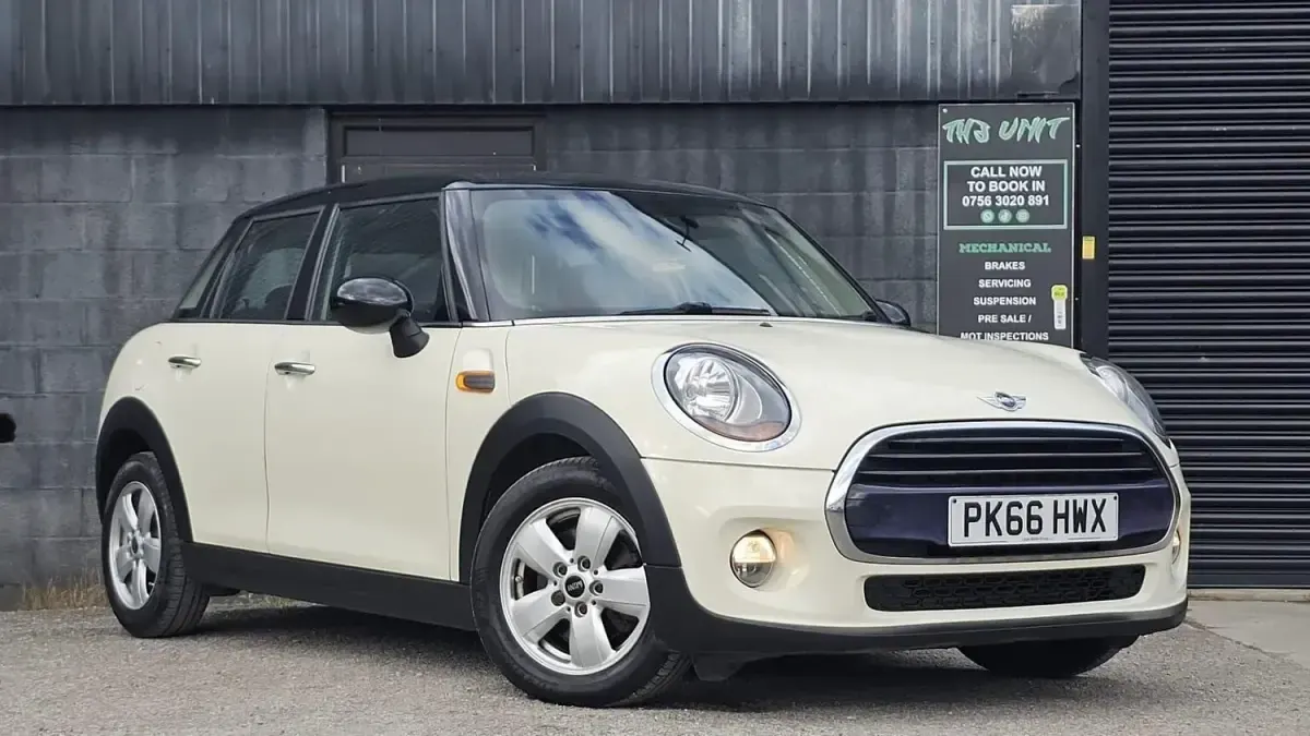 Usado Mini Cooper Hatch 136 HP (100 kW) 2016 Branco Citadino