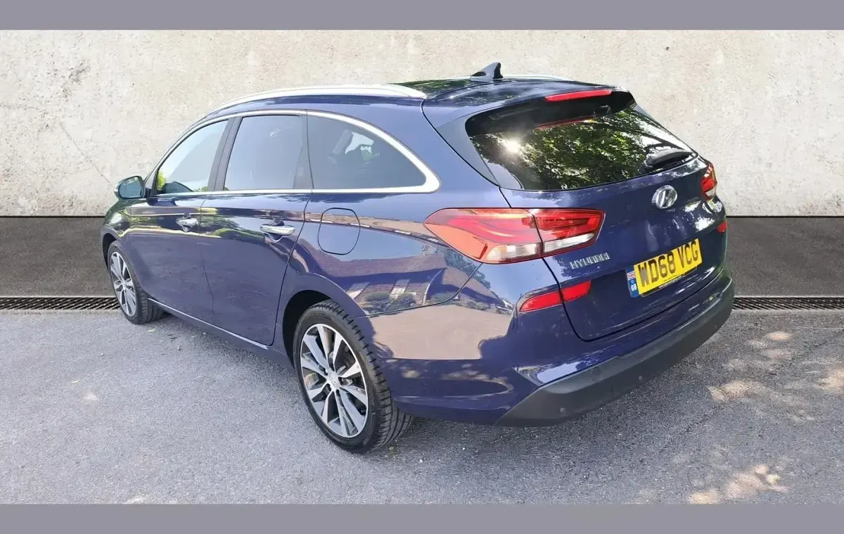 Used Hyundai i30 Premium SE 138 HP (101 kW) 2019 Blue Estate