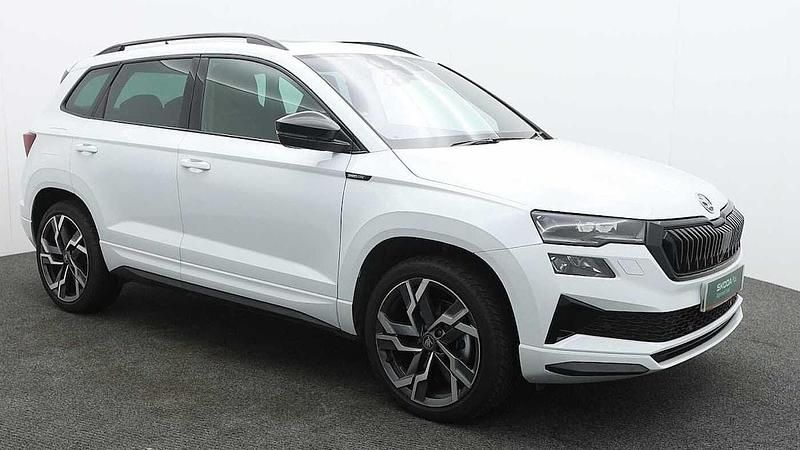 Moon white metallic Used 2025 Skoda Karoq SportLine SUV | £33,990 (Expensive) - Image 1/4