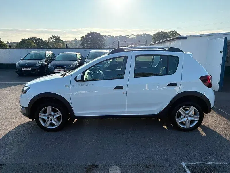 Used Dacia Sandero Ambiance 90 HP (66 kW) 2016 White Hatchback