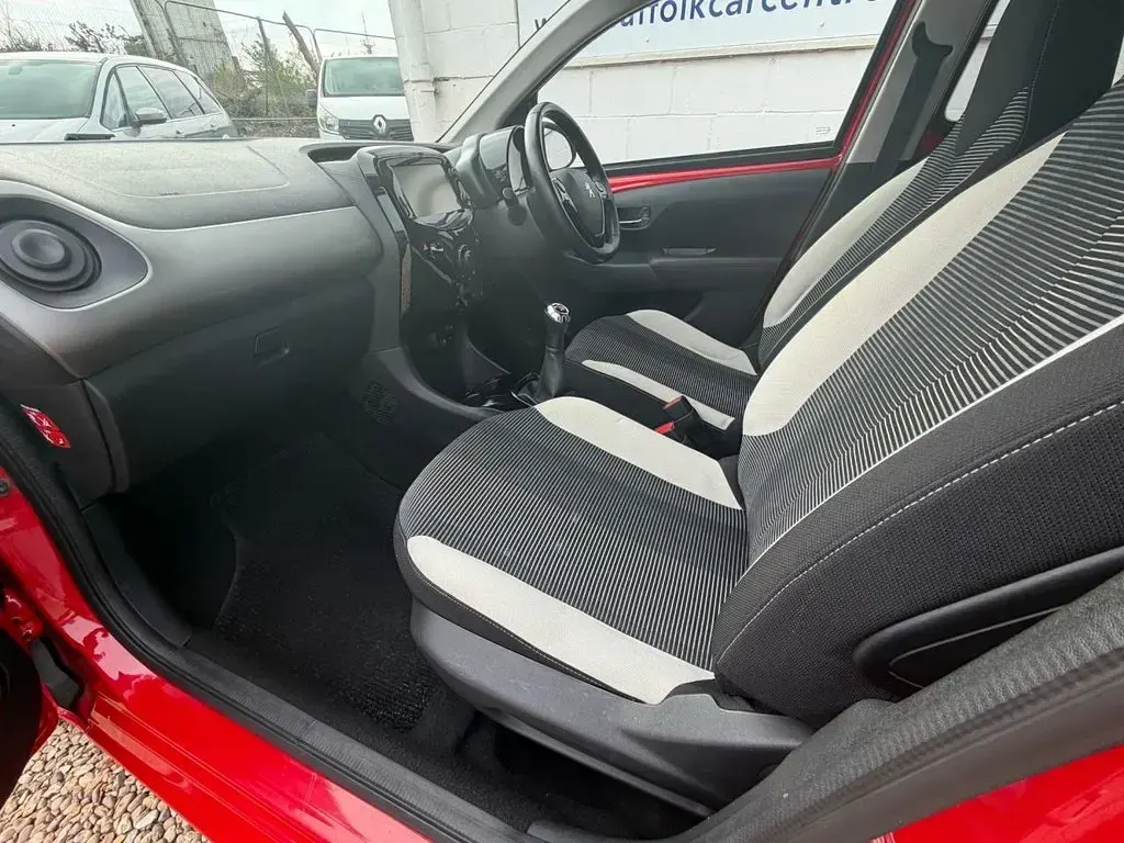 Used Peugeot 108 Allure Top 82 HP (60 kW) 2016 Red Hatchback