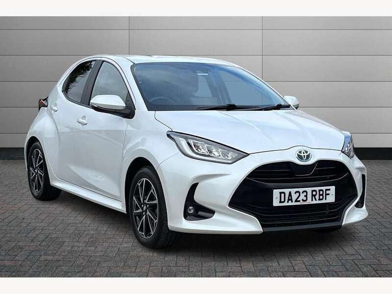 Pure white Used 2023 Toyota Yaris Hybrid Design Hatchback | £17,495 (Fair price) - Image 1/4