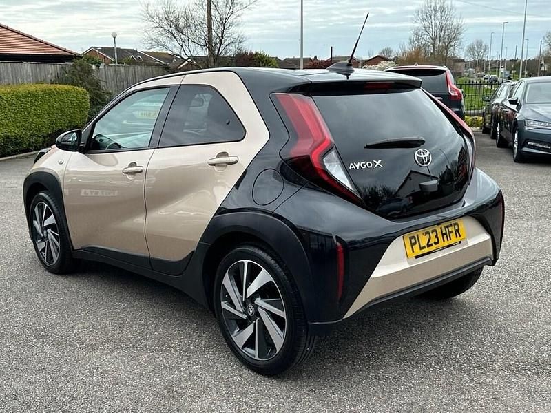 Used Toyota Aygo X 72 HP (52 kW) 2023 Beige SUV