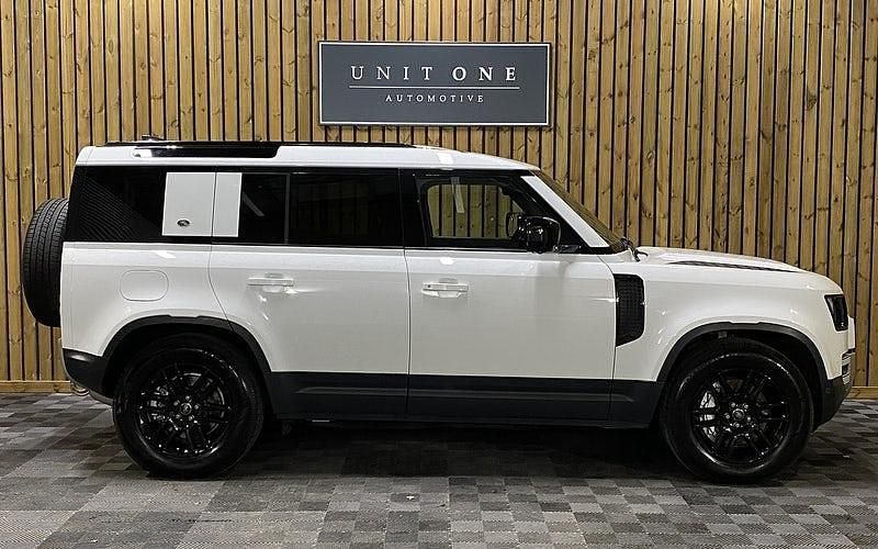 Used Land Rover Defender SE 300 HP (220 kW) 2023 Estate