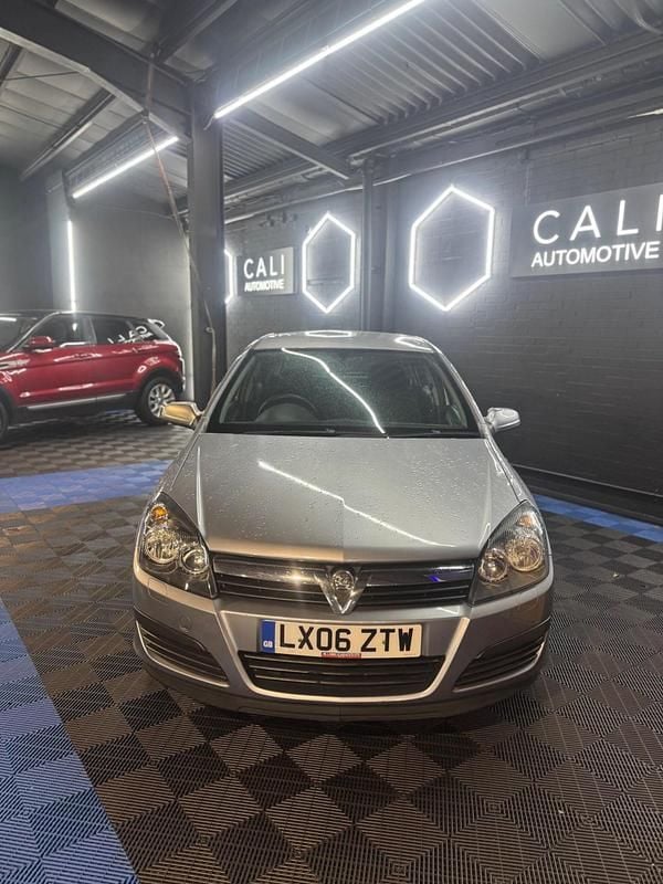 Used Vauxhall Astra Active 90 HP (66 kW) 2006 Silver Hatchback