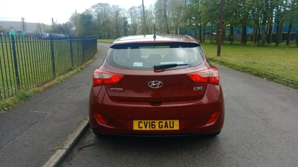 Second-hand Hyundai i30 SE 100 CP (73 kW) 2016 Roșu Hatchback
