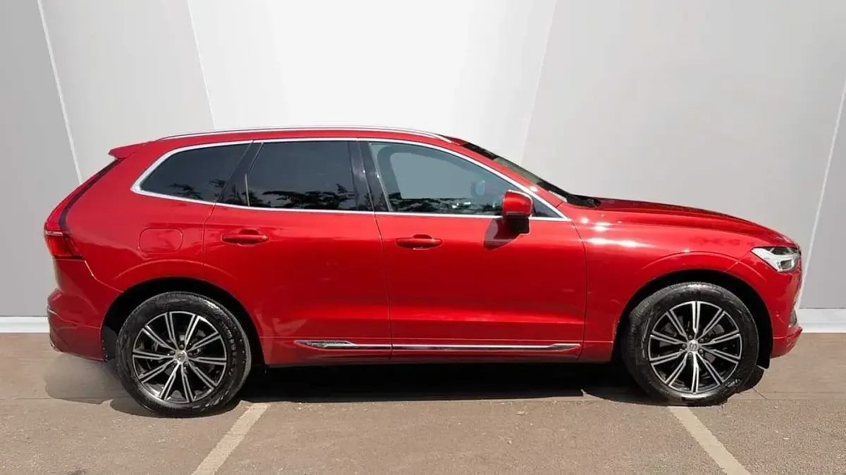 Used Volvo XC60 Inscription 247 HP (181 kW) 2019 Red SUV