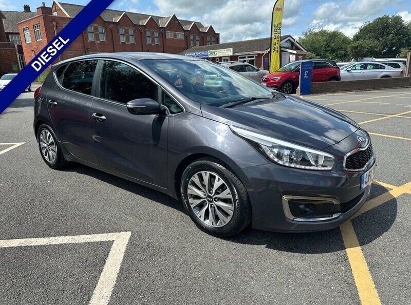 Silver Used 2017 Kia Ceed 3 Hatchback | £6,995 (Fair price) - Image 1/4