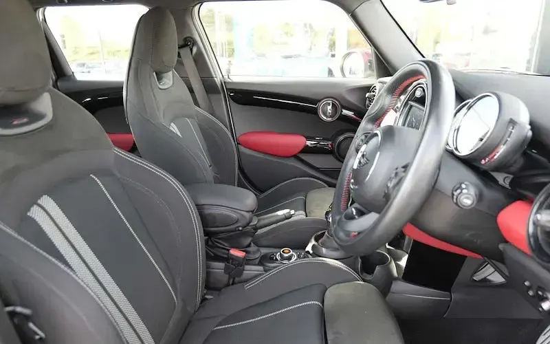 Used Mini Cooper S Hatch 192 HP (141 kW) 2019 White Hatchback