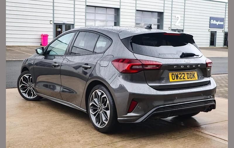 Used Ford Focus ST-Line 153 HP (112 kW) 2022 Grey Hatchback