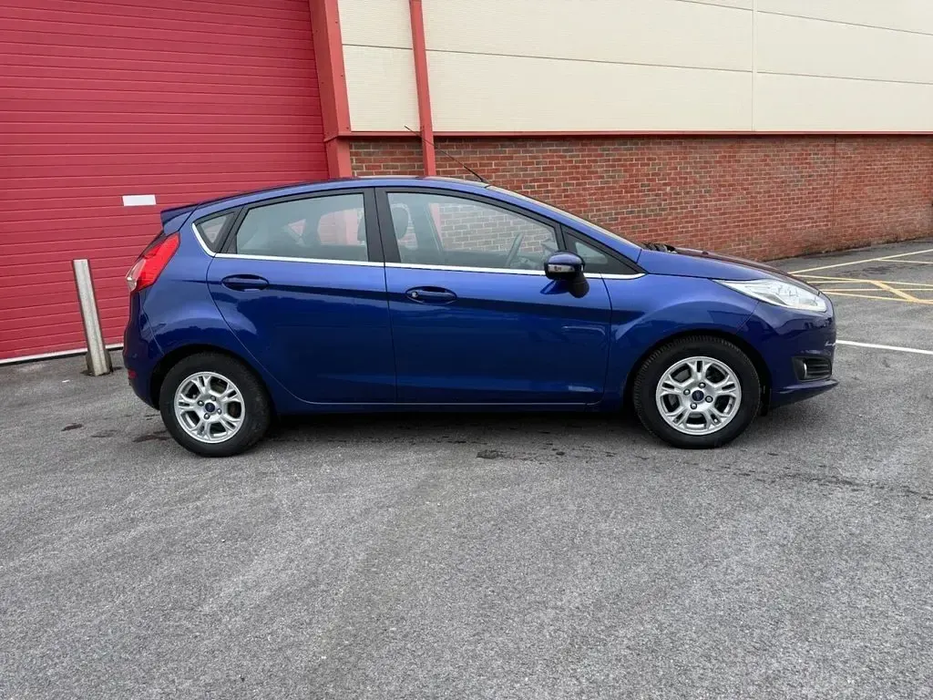 Used Ford Fiesta Zetec 95 HP (69 kW) 2015 Blue Hatchback