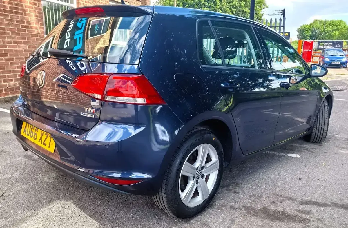 Used VW Golf VII Edition 110 HP (80 kW) 2016 Blue Hatchback