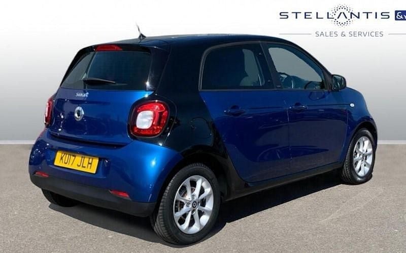Used Smart ForFour Passion 71 HP (52 kW) 2017 Black Hatchback