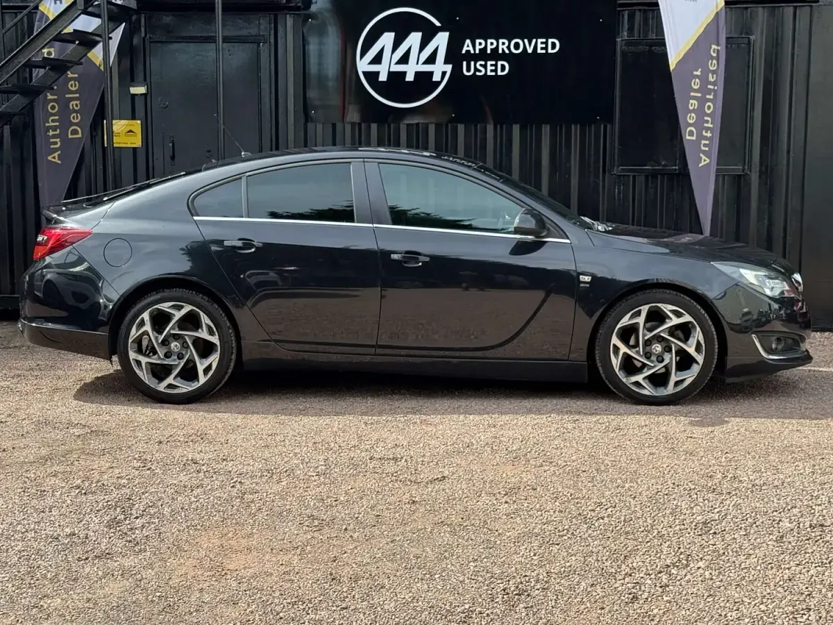 Used Vauxhall Insignia SRi 163 HP (119 kW) 2014 Black Hatchback