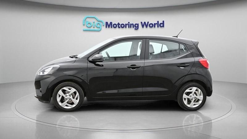 Used Hyundai i10 SE 67 HP (49 kW) 2023 Black Hatchback
