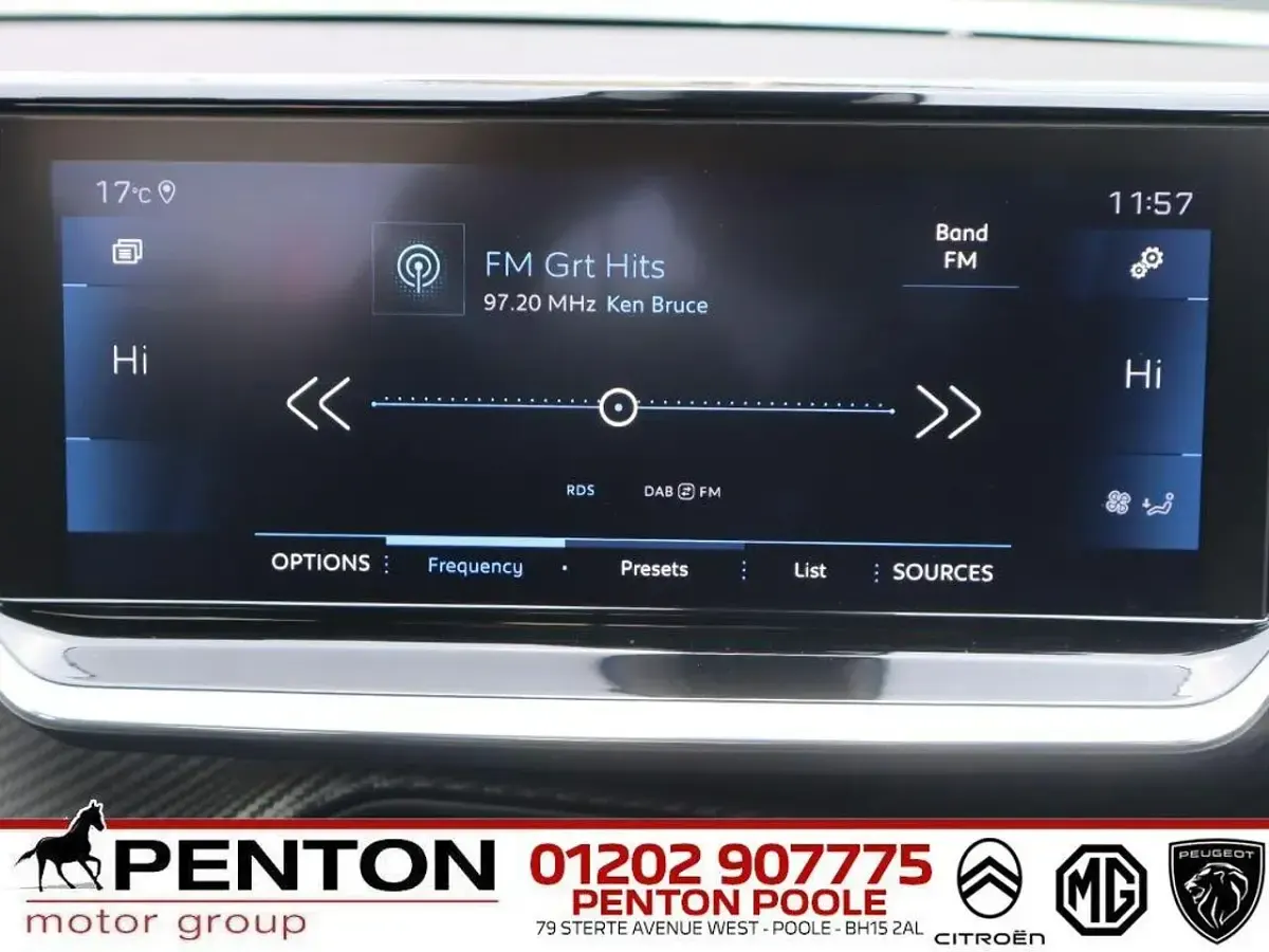 Used Peugeot 2008 Allure Premium 129 HP (94 kW) 2020 White SUV
