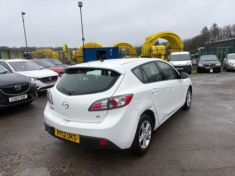 Used Mazda 3 115 HP (84 kW) 2012 White Hatchback