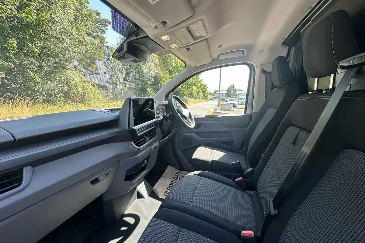 Begagnad VW Transporter Pro 2025 Grå Van