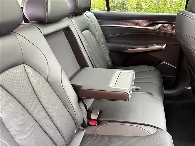 New MG MGS9 299 HP (219 kW) 2026 Grey SUV