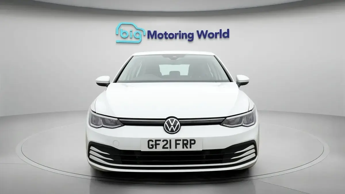 Used VW Golf VII Life 130 HP (95 kW) 2021 White Hatchback