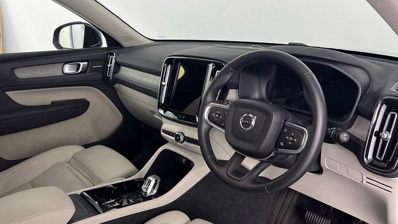Usado Volvo XC40 Ultra 2025 Negro SUV