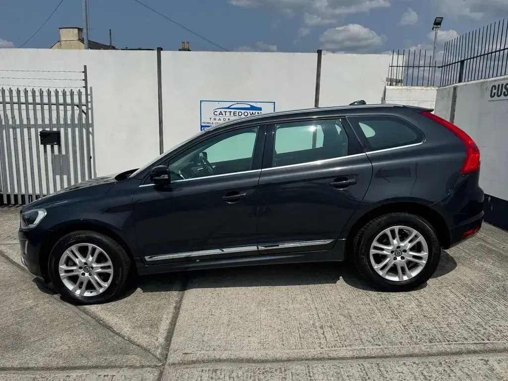 Used Volvo XC60 SE Lux 190 HP (139 kW) 2016 Grey SUV