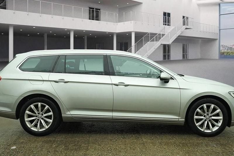 Used VW Passat Business 2016 Reflex silver Estate