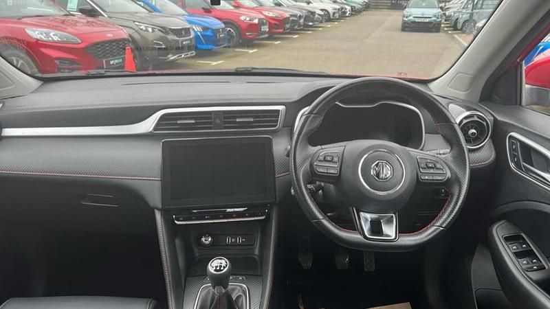 Used MG ZS Exclusive 105 HP (77 kW) 2021 Red SUV