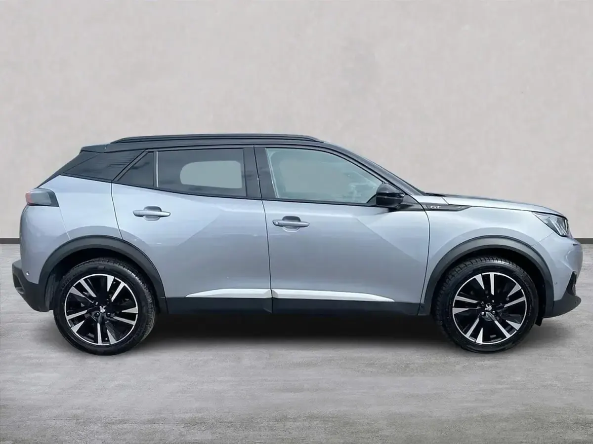 Usado Peugeot 2008 Premium 130 CV (95 kW) 2021 Gris SUV