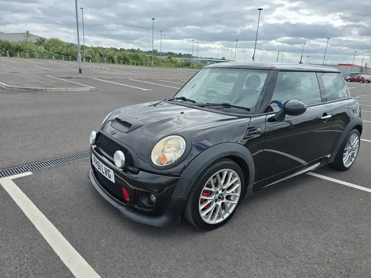 Usado Mini John Cooper Works Hatch 211 CV (155 kW) 2011 Negro Utilitario