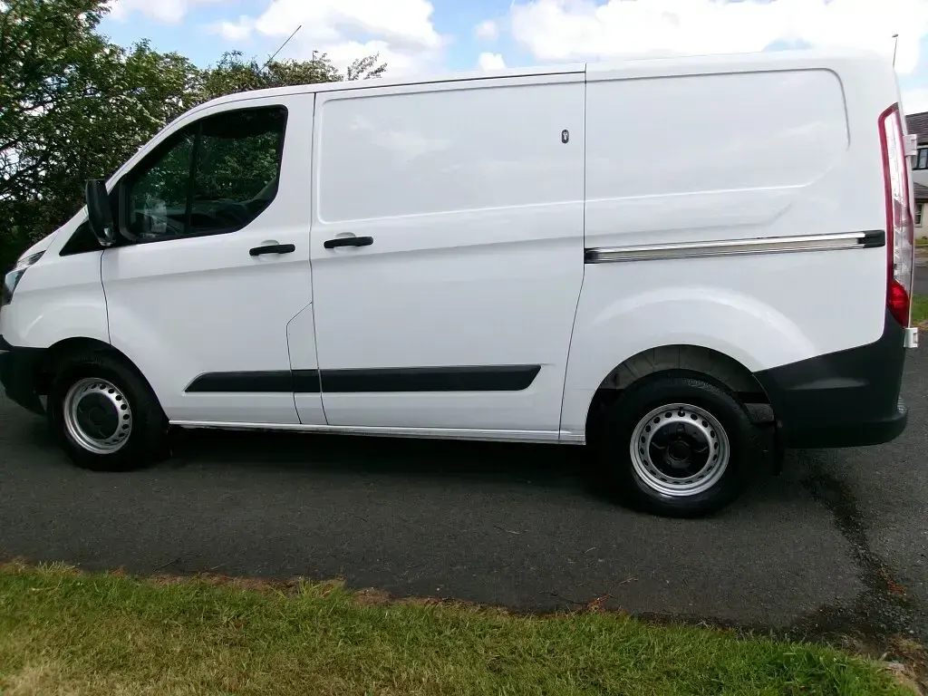Used Ford Transit Custom 105 HP (77 kW) 2018 White Van
