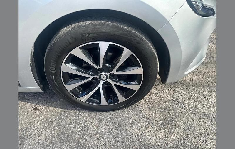 Used Renault Clio V Iconic 90 HP (66 kW) 2022 Silver  Hatchback