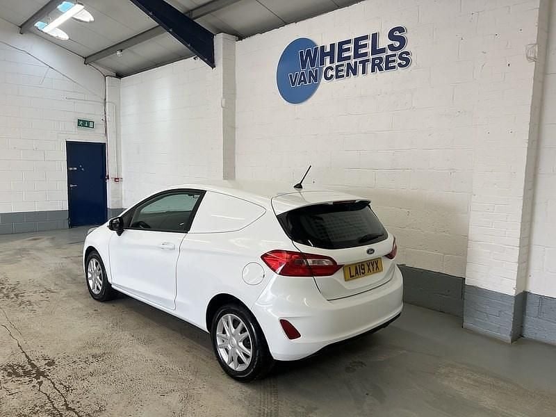 Used Ford Fiesta S 85 HP (62 kW) 2019 White Hatchback
