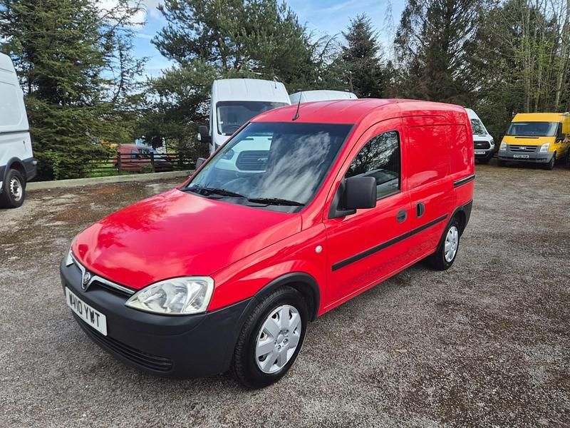 Second-hand Vauxhall Combo 75 CP (55 kW) 2010 Roșu Monovolum