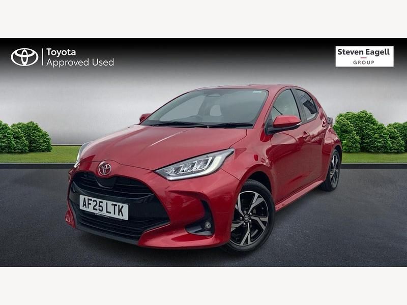 Used Toyota Yaris Hybrid Design 116 HP (85 kW) 2025 Red Hatchback