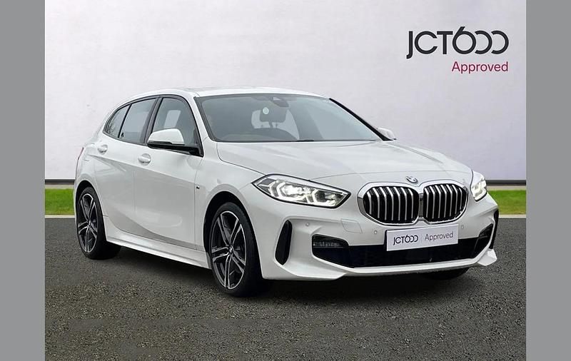 Used BMW 118 M Sport 134 HP (98 kW) 2022 White Hatchback