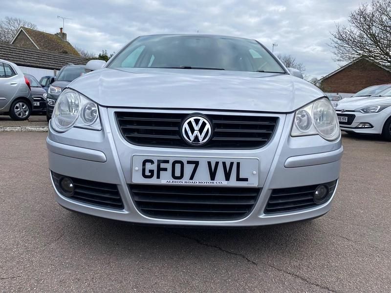 Begagnad VW Polo S 2007 Silver Halvkombi