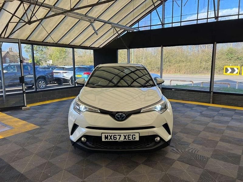 Used Toyota C-HR 122 HP (89 kW) 2017 White SUV