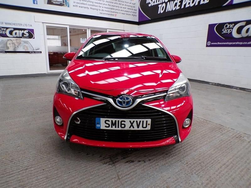 Used Toyota Yaris Hybrid 2016 Red Hatchback