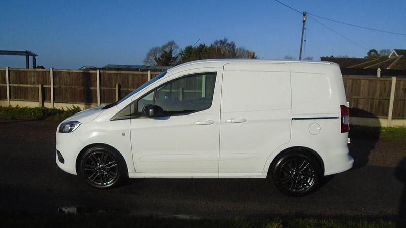 Usado Ford Transit Sport 100 HP (73 kW) 2018 Branco Van